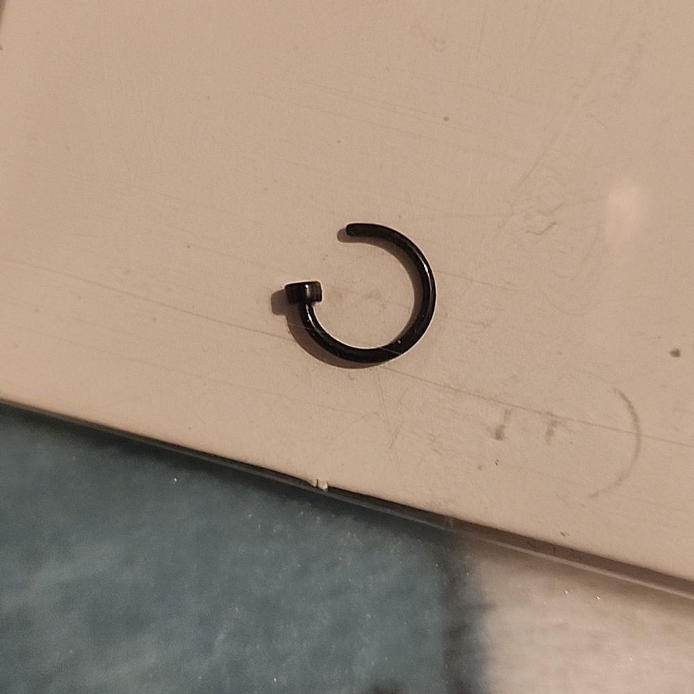 20G Never Opened Nose Loop - Picture 3 of 3